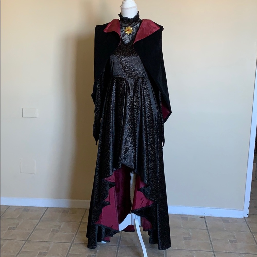Small Vampire Halloween Costume 🧛‍♀️